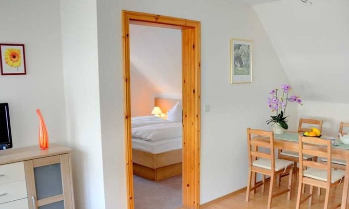 Neuensien Apartment | 2-room holiday apartment I (H) - holiday rooms and apartments with a view of the lake