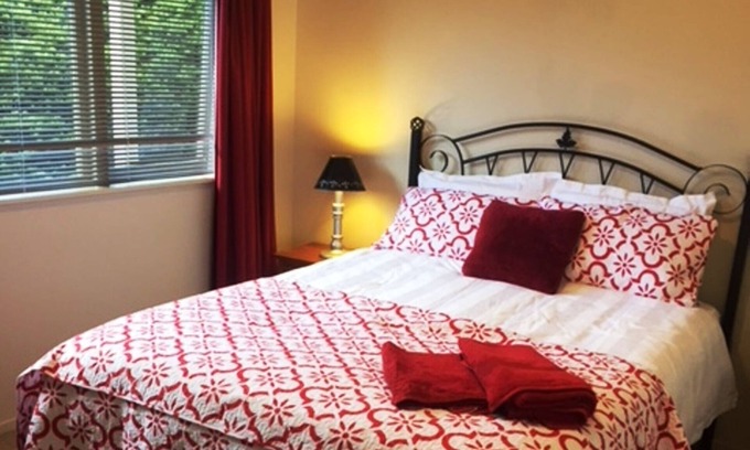 Tauranga Apartment | 2 seperate sleeping areas, kitchenette & pool. Good for families and groups.