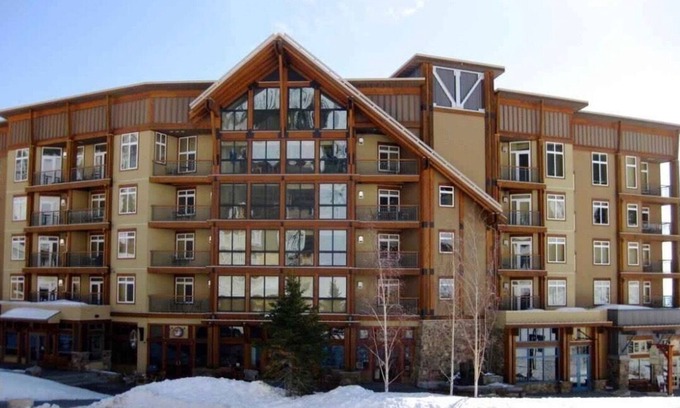 Sandpoint Condo | 2 SKI FREE Ski in/Ski out White Pine Lake View Condo, Heart of The Village