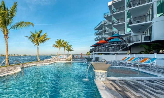 Treasure Island Hotel | 2 Spacious Suites by the Bay – Walk to Everything in Treasure Island!