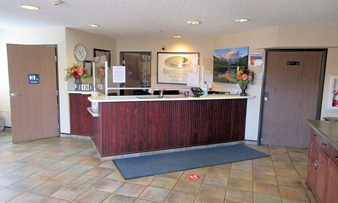 Manitou Springs Hotel | 2-Star Hotel ∙ Econo Lodge Inn & Suites