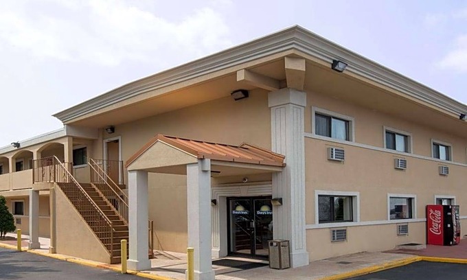Copiague Hotel | 2-Star Hotel ∙ Days Inn by Wyndham Long Island/Copiague