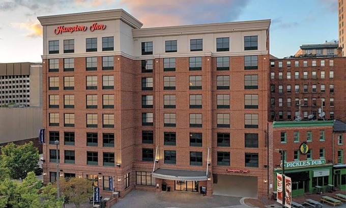 Downtown West Hotel | 2-Star Hotel ∙ Hampton Inn Baltimore-Downtown-Convention Center