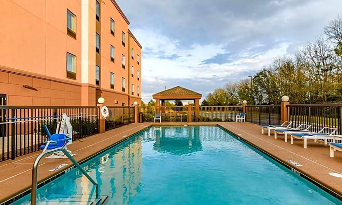 Foley Hotel | 2-Star Hotel ∙ Hampton Inn Foley