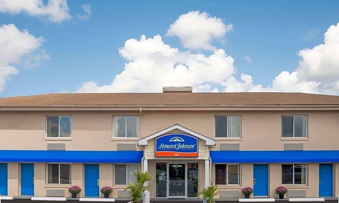 Springfield Hotel | 2-Star Hotel ∙ Howard Johnson by Wyndham Springfield