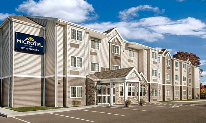 Binghamton Hotel | 2-Star Hotel ∙ Microtel Inn & Suites by Wyndham Binghamton