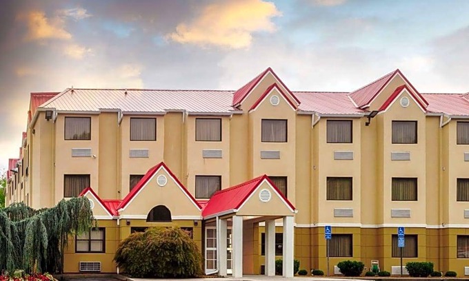 Ashley Oaks Hotel | 2-Star Hotel ∙ Microtel Inn by Wyndham Knoxville