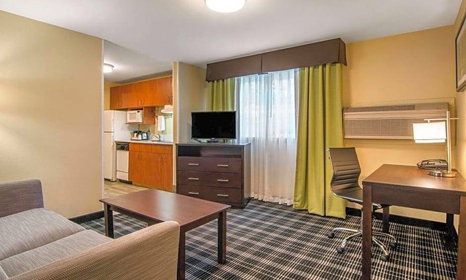 Albany Hotel | 2-Star Hotel ∙ Quality Inn & Suites