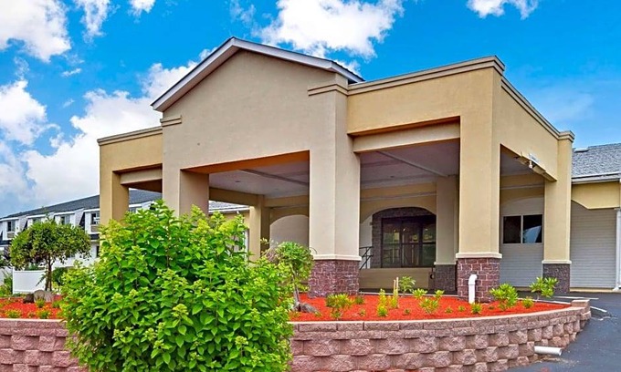 Kittery Hotel | 2-Star Hotel ∙ Ramada by Wyndham Kittery