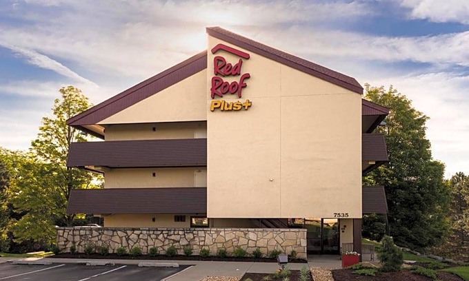 Willowbrook Hotel | 2-Star Hotel ∙ Red Roof Inn PLUS Chicago - Willowbrook