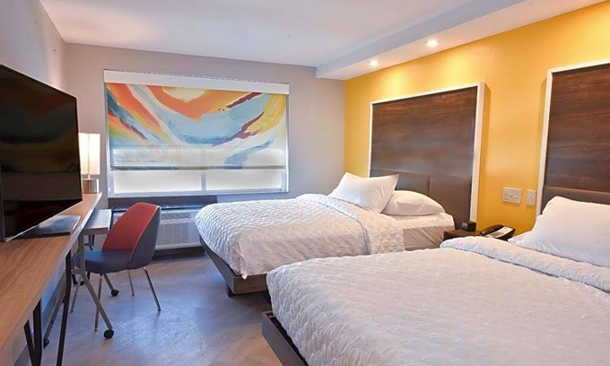 Lawrence Hotel | 2-Star Hotel ∙ Tru By Hilton Lawrence