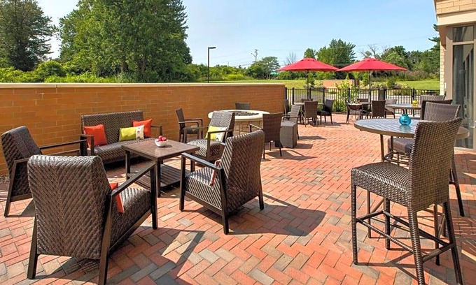 East Syracuse Hotel | 2-Star Hotel ∙ Fairfield Inn & Suites by Marriott Syracuse Carrier Circle