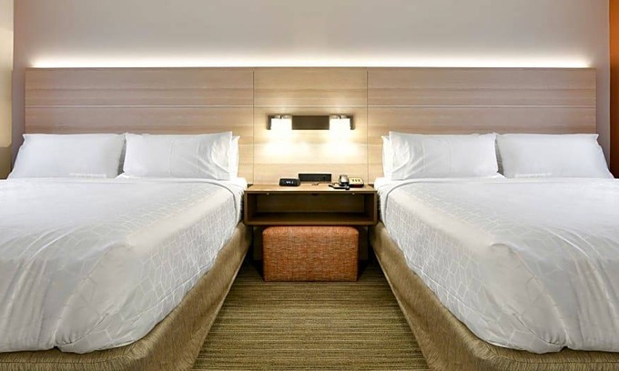 Travis - Chelsea Hotel | 2-Star Hotel ∙ Holiday Inn Express Staten Island West, an IHG Hotel