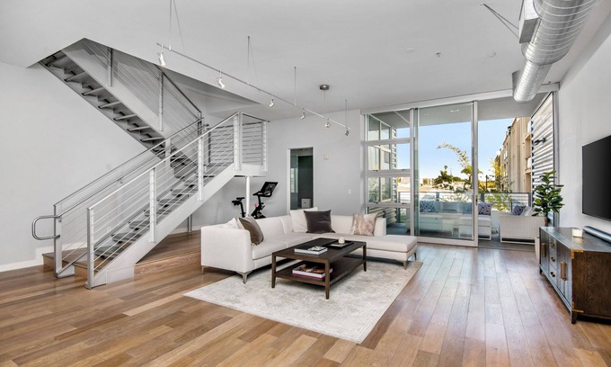Del Rey Condo | 2 Story penthouse unit w/home office and 2160 sq ft in heart of Marina Del Rey