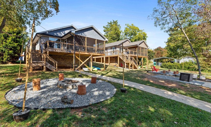 Southmont Cabin | 2 Stunning Lakefront Homes: Docks/Fire Pits/Kayaks