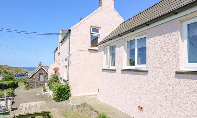 Porthgain House | 2 Sunny Hill