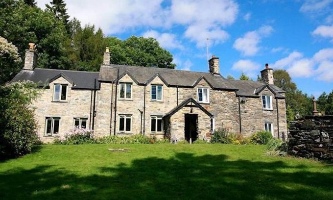 Dolwyddelan House | 2 Tan-y-castell