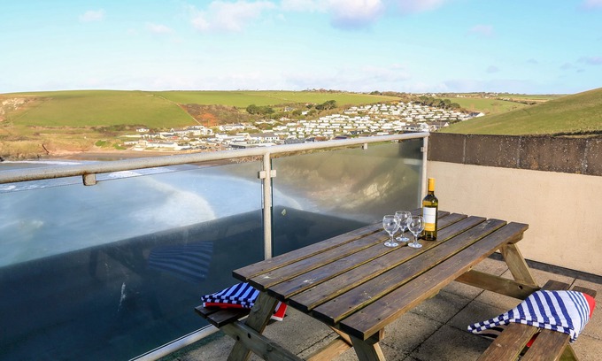 Bigbury-on-Sea Cottage | 2 THE BAY, family friendly, country holiday cottage in Bigbury