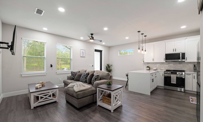 Brooksville House | # 2 The beautiful Lemon House by Joyful