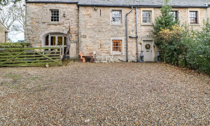 Romaldkirk Cottage | 2 THE COACH HOUSE, pet friendly, with open fire in Romaldkirk