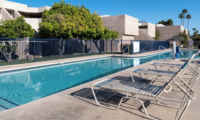 Baristo Hotel | 2 Unites! Full Kitchen, Outdoor Pool, Free Parking!