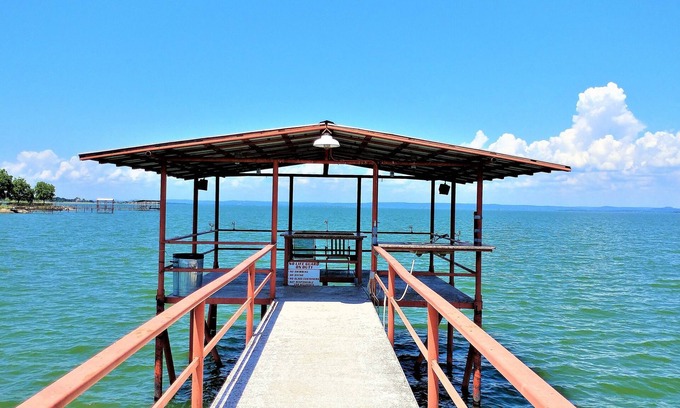 Buchanan Dam House | 2 Waterfront Houses, Gated, Kayaks, Water Pad, Ping Pong Table, Fishing Pier