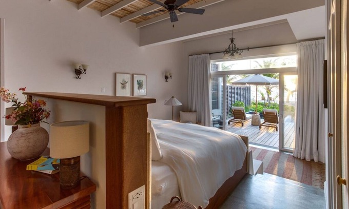 Plantation House | 2 x 2 Bedroom Beachfront Room at Itzana Resort