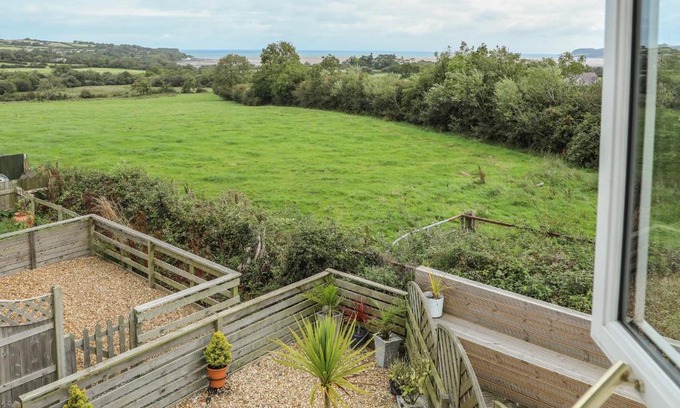Pentraeth House | 2 Y Bont