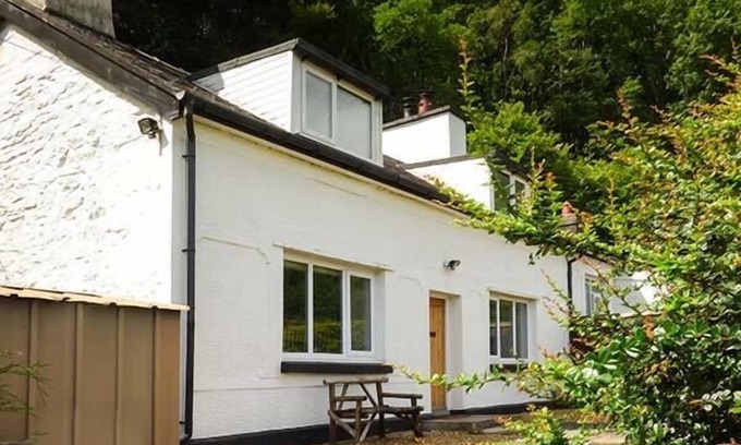 Llanrhychwyn Cottage | 2 YSGUBOR GERRIG, family friendly, with open fire in Trefriw