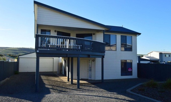 Hayborough House | 20 Albatross Avenue, Chiton