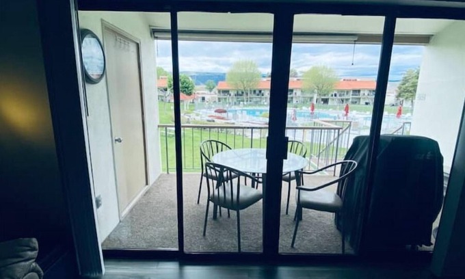 Quincy Condo | #20 Condo near large pool & shuttle to Gorge Amp-book separately