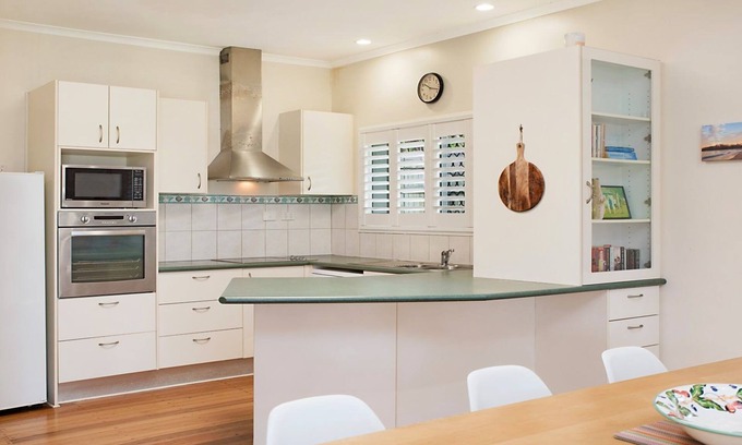 Dicky Beach House | 20 Mackay St Dicky Beach QLD