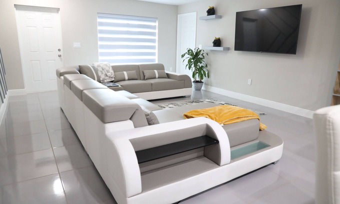 Westminister House | 20 Minutes from RSW Airport! Family Friendly Home with a Game Room