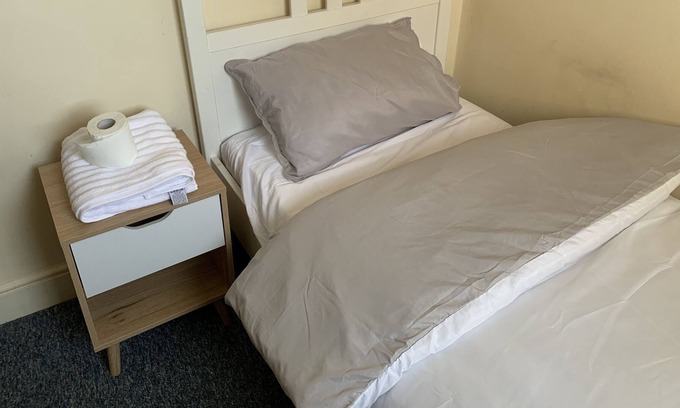 Dudden Hill Apartment | 20 minutes to centre with excellent transport links.