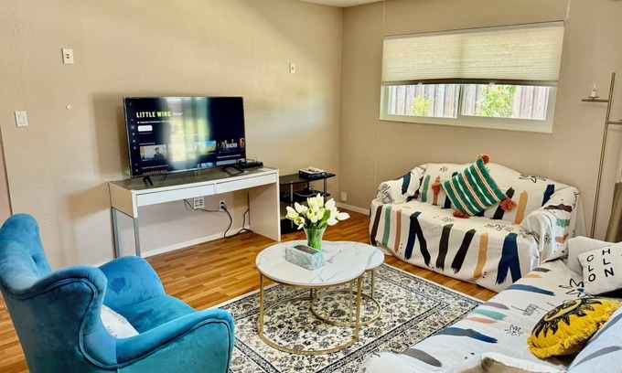 Shoreview House | 20%OFF! Chic Home with Expansive big Backyard