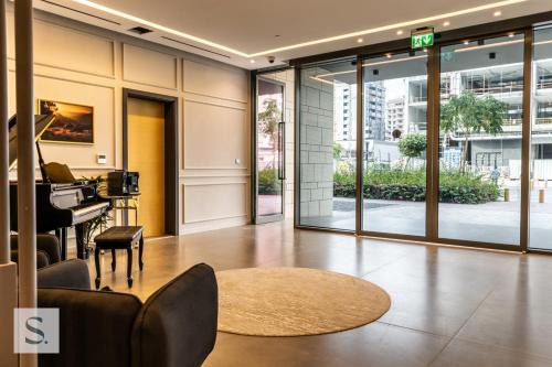 Al Satwa Apartment | 20% OFF! Luxury 2 BDR Apt, Centrally Located, Huge Terrace