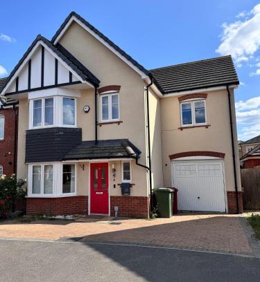 Slough House | 20 Starling Crescent, Kings Reach