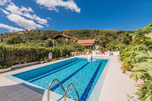Pantokratoras Villa | 200 m² Villa ∙ 3 bedrooms ∙ 7 guests