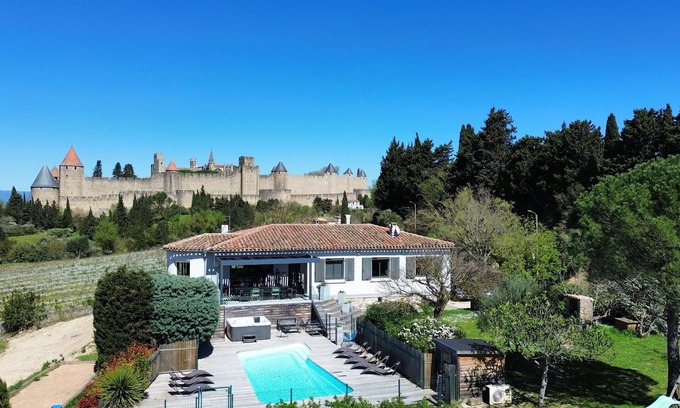 Carcassonne Villa | 200 meters from the Cité, luxury 2jacuzzis villa and heated swimming pool