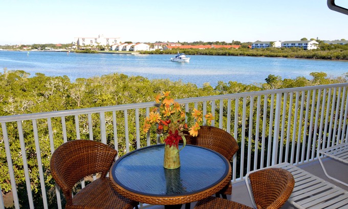 Indian Shores Condo | 200+ Reviews! Gulf Retreat I: Amazing views, luxury comfort, steps to beach