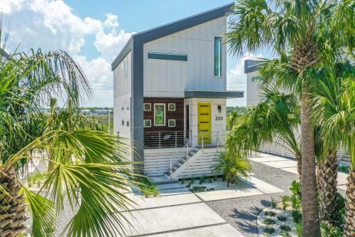 Lincolnville House | 200 Riberia - Downtown Waterfront Luxury Home