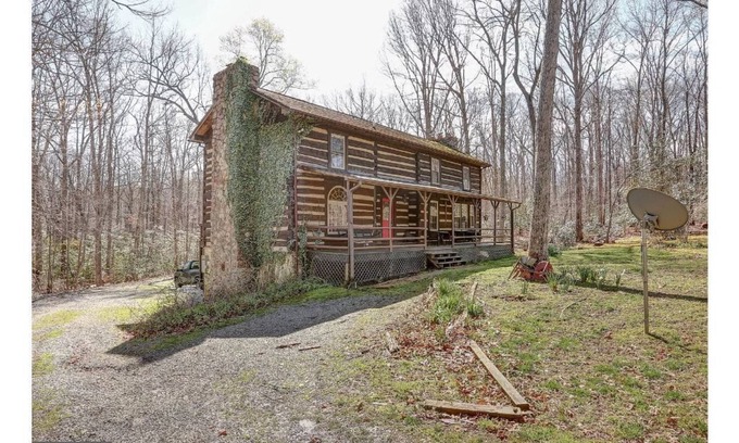 Windwood Coves House | 200 Year Old Log Canin On Lake Anna!