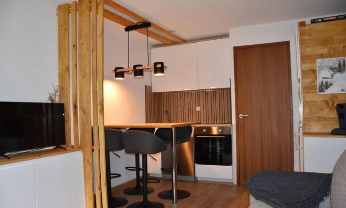 Pralognan-la-Vanoise Apartment | 200m from ski slopes, terrace, tv, ski locker, 29m², Pralognan-la-Vanoise