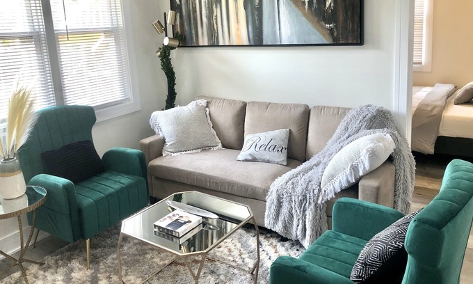 Grand Boulevard Apartment | 2022 NEWLY BUILT APT, W/ WASHER DRYER, 10 MINUTES from UofC and DOWNTOWN