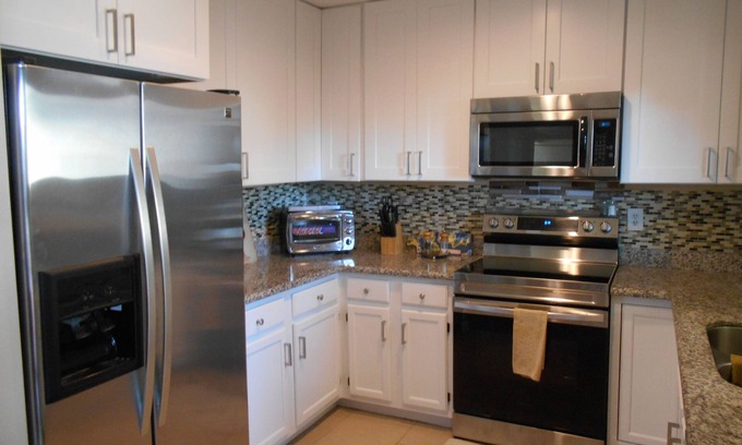 Fountain Hills Condo | 2024 Remodel/Well Equipped 2/2 1st Flr Condo, Walk everywhere location