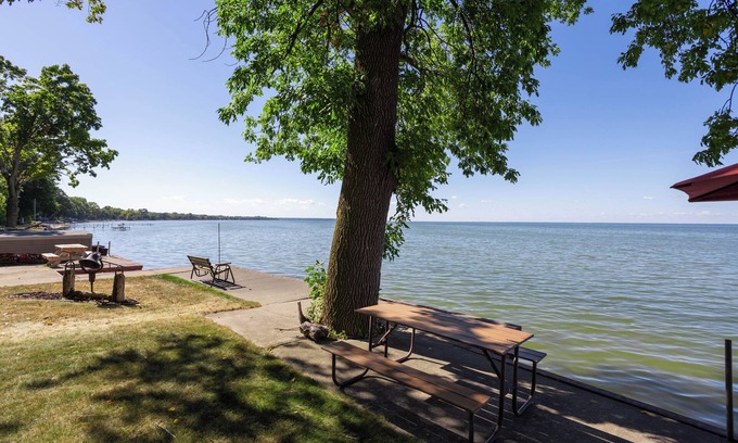 Luxemburg House | 2025 Green Bay Draft Rental: Touchdown on the Bay