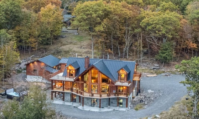 Hunter House | 2025 Log Home- Ski Chalet w/Luxury Amenities. direct Views of Hunter Slopes