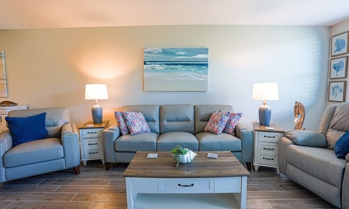 Sanibel Condo | 2025 PRICES REDUCED 1st Floor Beach Access 2 B/B, 5 Star Reviews Extremely Clean