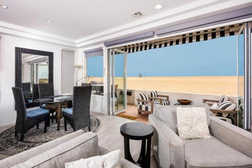 Balboa Peninsula House | 204 E Oceanfront A