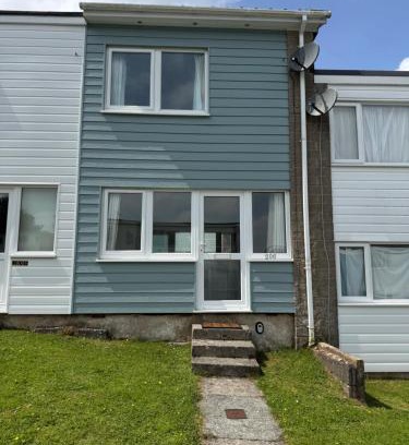 Pembroke Ski Chalet | 206 Trewent Park